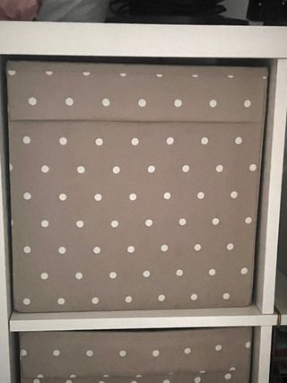 Cajas de tela Ikea lunares beige, blancas y negras