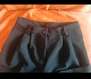 Pantaloni neri svasati