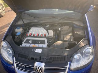 Volkswagen Golf R32