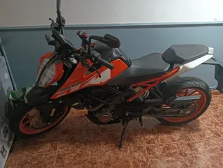 KTM Duke 125 Naranja/Blanca