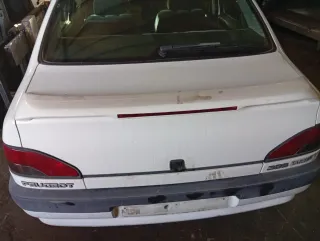 Alerón trasero Peugeot 306 con luz