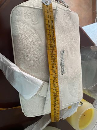 Bolso Desigual blanco bordado