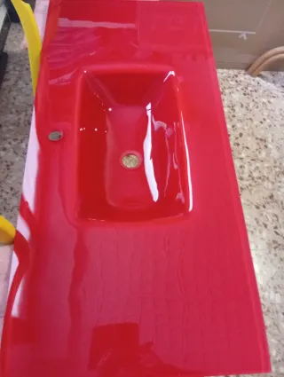 Lavabo de cristal rojo