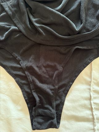 Body manga larga drapeado negro