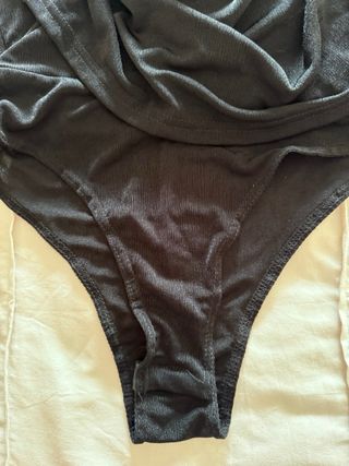 Body manga larga drapeado negro