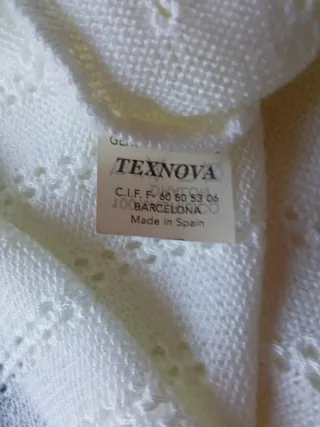 Jersey blanco con bufanda plateada