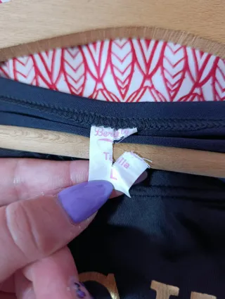 Camiseta Negra Mickey Mouse Dorada