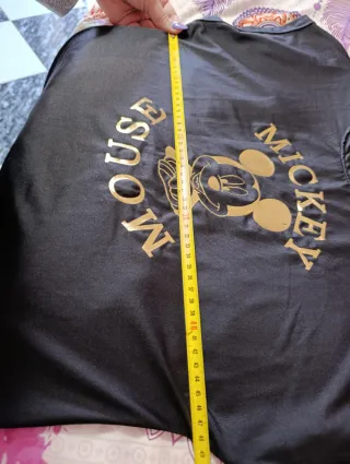 Camiseta Negra Mickey Mouse Dorada