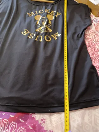 Camiseta Negra Mickey Mouse Dorada