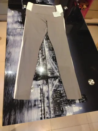 Leggings grises talla 40-46 con raya blanca