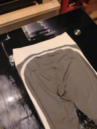 Leggings grises talla 40-46 con raya blanca