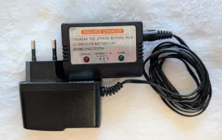 2 Baterías 7.4V 1100mAh + Cargador
