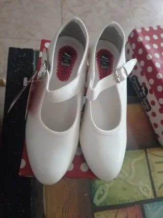 Zapatos Flamenca Blancos Nuevos talla 31