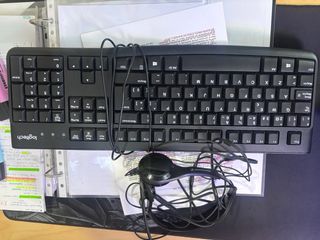 Tastiera e Cuffie Sennheiser Nere