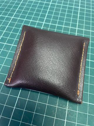 Monedero de piel artesanal