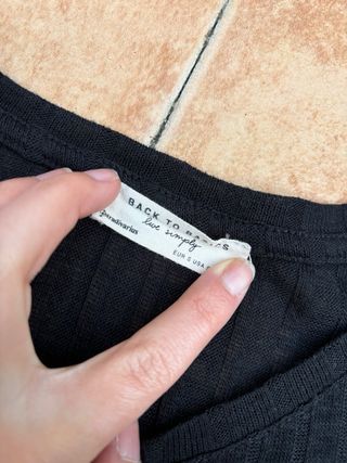 Camiseta negra de canalé manga larga