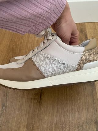 Zapatilla Michael Kors Beige y Marrón