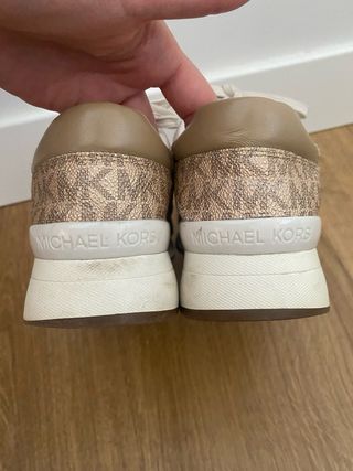 Zapatilla Michael Kors Beige y Marrón