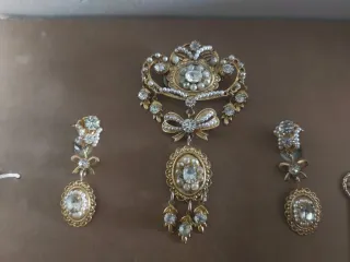 Aderezo Fallera Niña..dorado con perlas