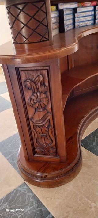 Barra de Bar de Madera Tallada