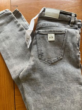 Pantalón vaquero Armani Exchange gris