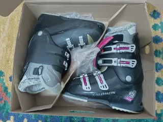 Esquís Rossignol 146cm y botas Salomón talla 38