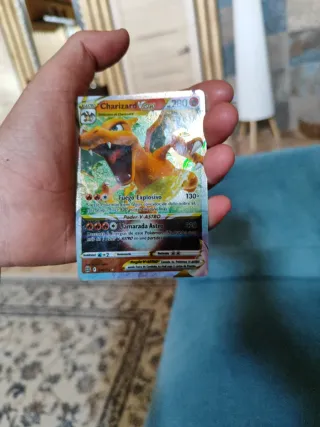 Carta Pokémon Charizard V ASTRO