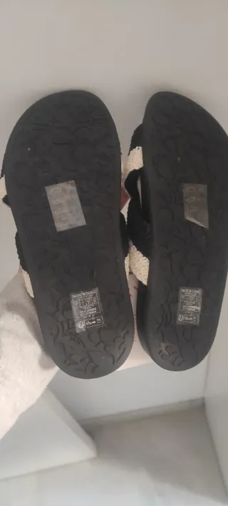 Sandalias Roxy Beige y Negro Talla 37