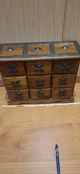 Joyero de madera con cajones