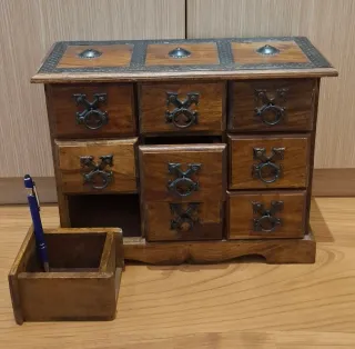 Joyero de madera con cajones