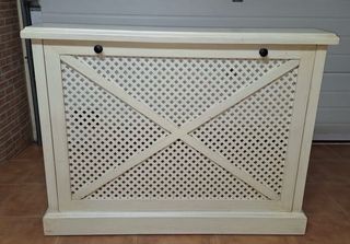 Cubre radiador de madera color crema 105x85x14