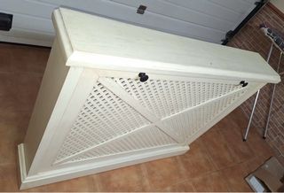 Cubre radiador de madera color crema 105x85x14