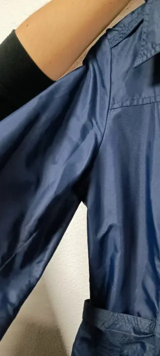 Gabardina azul nueva sin etiqueta