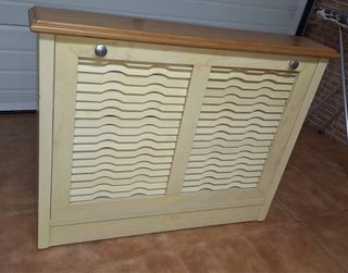 Cubre radiador de madera color crema 96x77x13