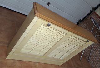 Cubre radiador de madera color crema 96x77x13