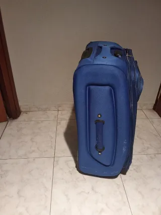 Maleta Roja y azul las dos maletas a 20 €