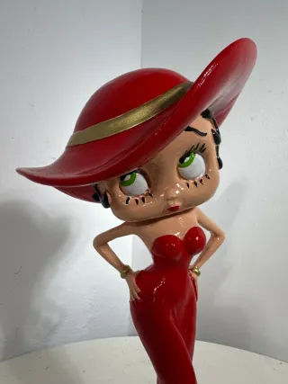 Statuetta Betty Boop in resina rossa