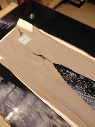 Leggings beige con banda  blanca Talla 40-46