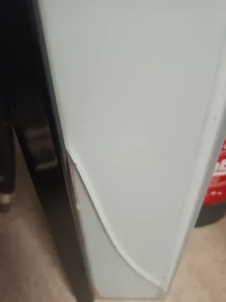 Mueble vitrina 3 puertas con luz. Ya desmontado.