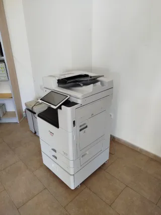 Canon imageRUNNER DX C3835i - 1 año uso