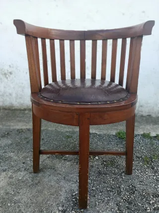 3 Sillas Coloniales teca y piel con tachuelas