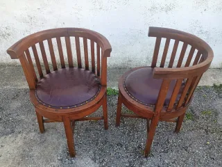 3 Sillas Coloniales teca y piel con tachuelas