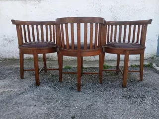 3 Sillas Coloniales teca y piel con tachuelas