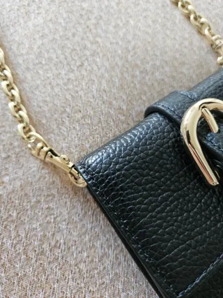 Cartera Tous Negra con Cadena Dorada