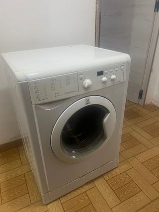 Lavadora Indesit blanca