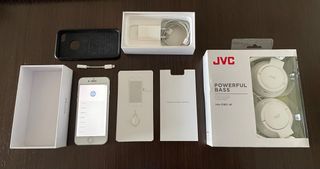 iPhone 8 Plata 64GB + Auriculares JVC