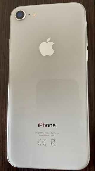 iPhone 8 Plata 64GB + Auriculares JVC