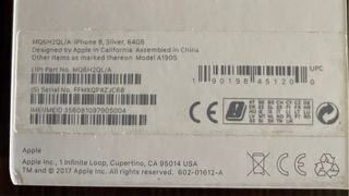 iPhone 8 Plata 64GB + Auriculares JVC