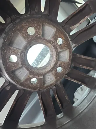 Llantas 17 aluminio con neumáticos 80%  5x112