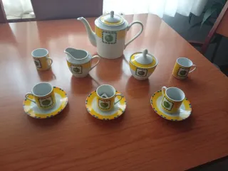 Conjunto de tazas de cerámica